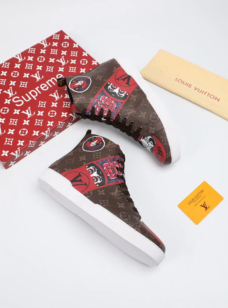 Factory price: 400💰 [LV] Animal series limited edition high-top sports shoes for men, L classic print, new autumn and winter style, original replica, 1:1 Counter quality, the fabric is Italian 🇮🇹 imported cowhide ➕🇮🇹 pure sheepskin lining ➕ original outsole, 🔍🔍 high quality, you can go in and out of the counter at will, welcome to compare, the outsole line will never be unglued, all sellers are welcome to sell in the picture above, can be shipped in one piece, code number: 38-44 (45 codes can be customized)
